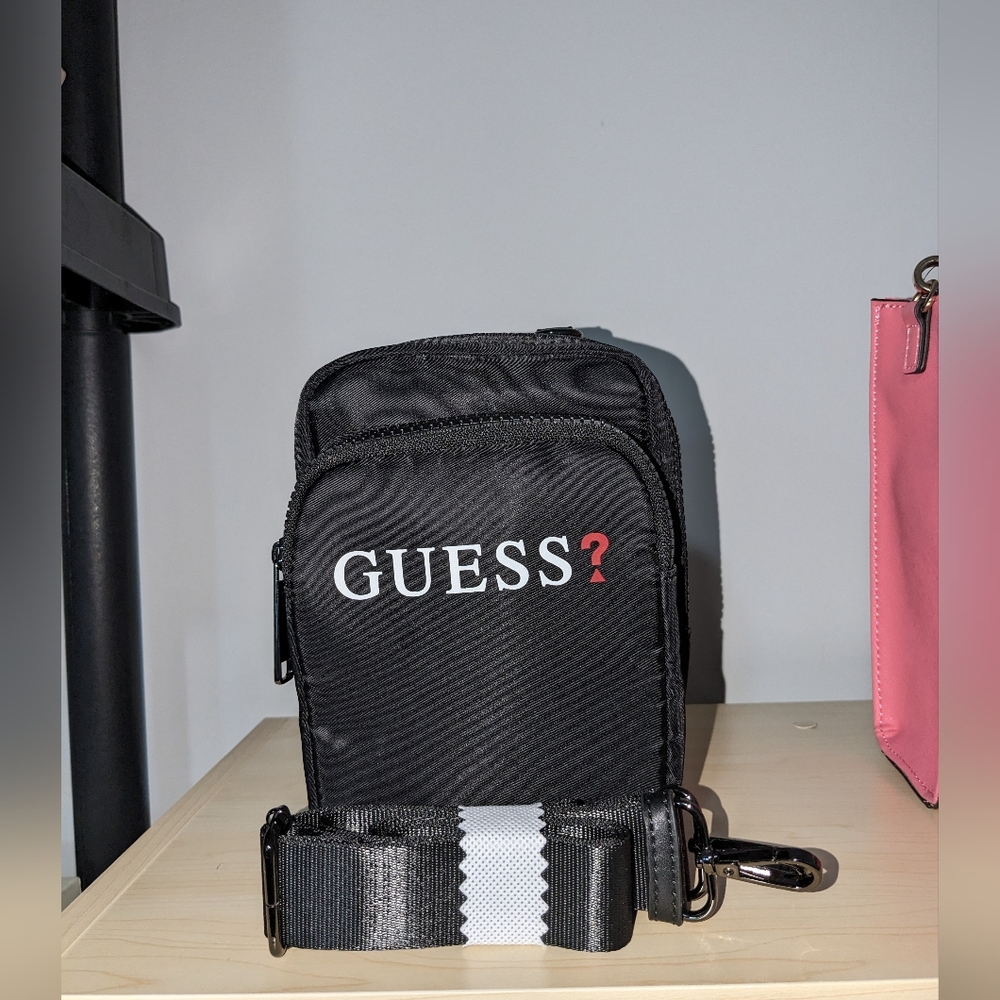 ♥️❤️NWT Mini crossbody bag by Guess